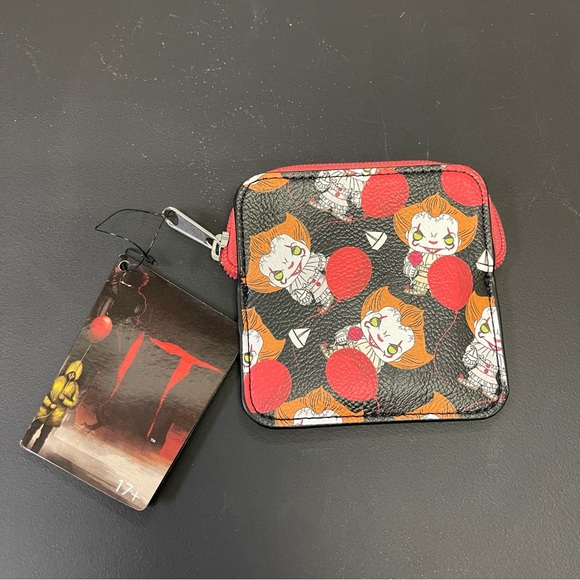 Funko Pop IT Pennywise Wallet Exclusive - Picture 2 of 4
